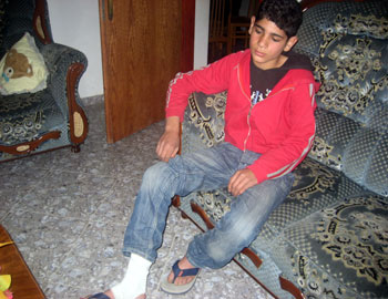Adham Ghaneimat at his home. Photo: Musa Abu Hashhash, B'Tselem, 18 Feb. 2009