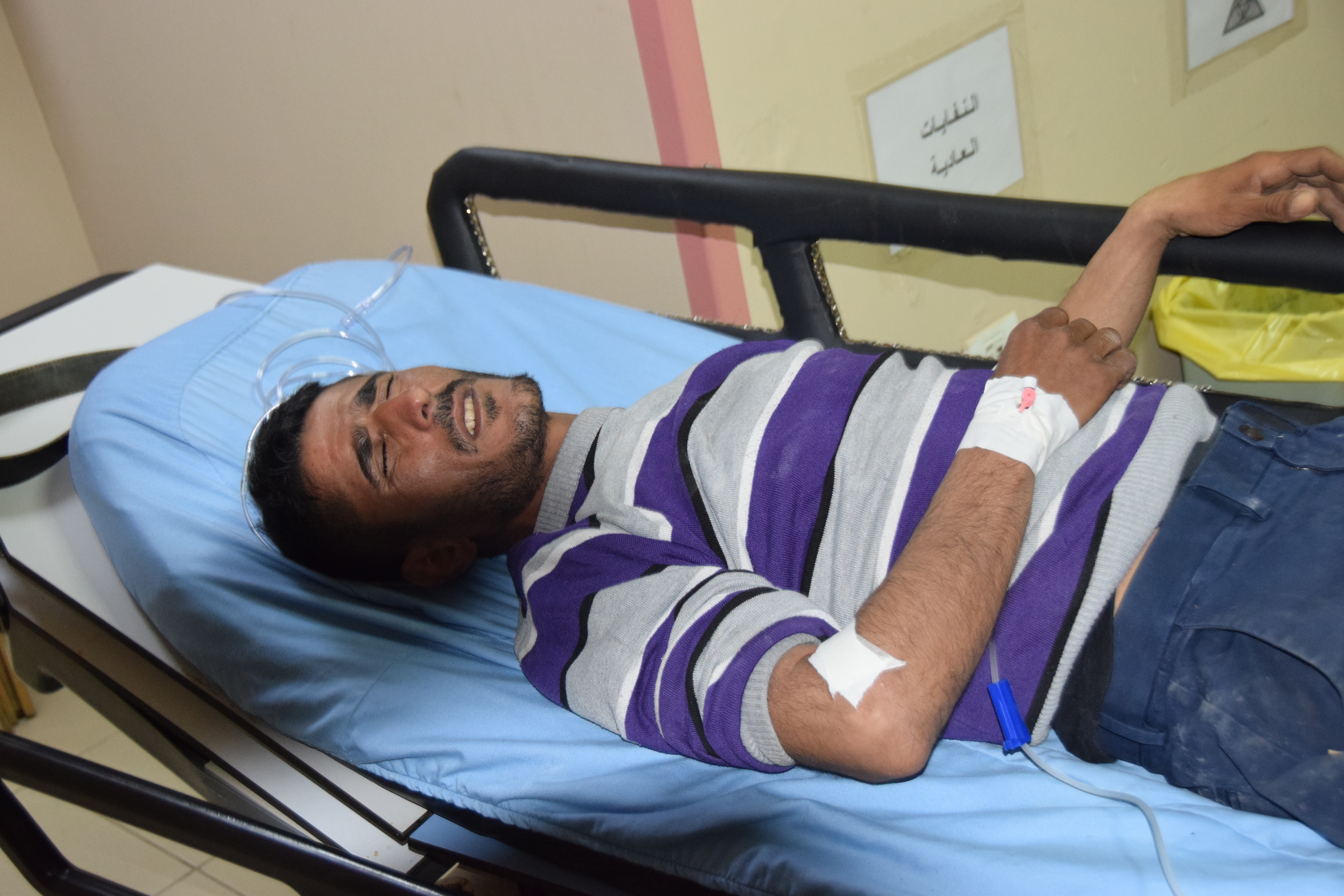 مهيب دراغمة في سيارة الإسعاف. الصورة بتفضل من العائلة