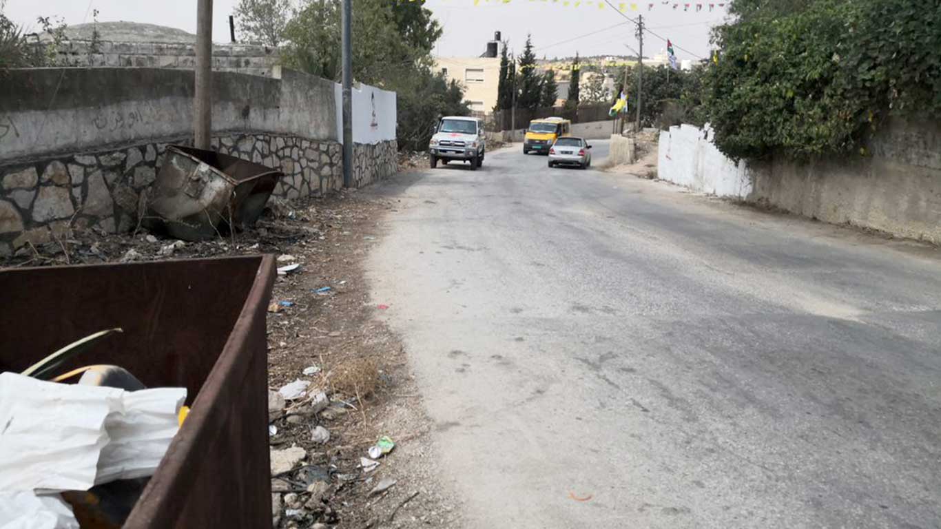 نظرة من المنطقة التي كان يقف فيها الجنود مطلقو الرّصاص إلى الموقع الذي أصيب فيه محمد تميمي. تصوير إياد حدّاد، بتسيلم، 25.7.21