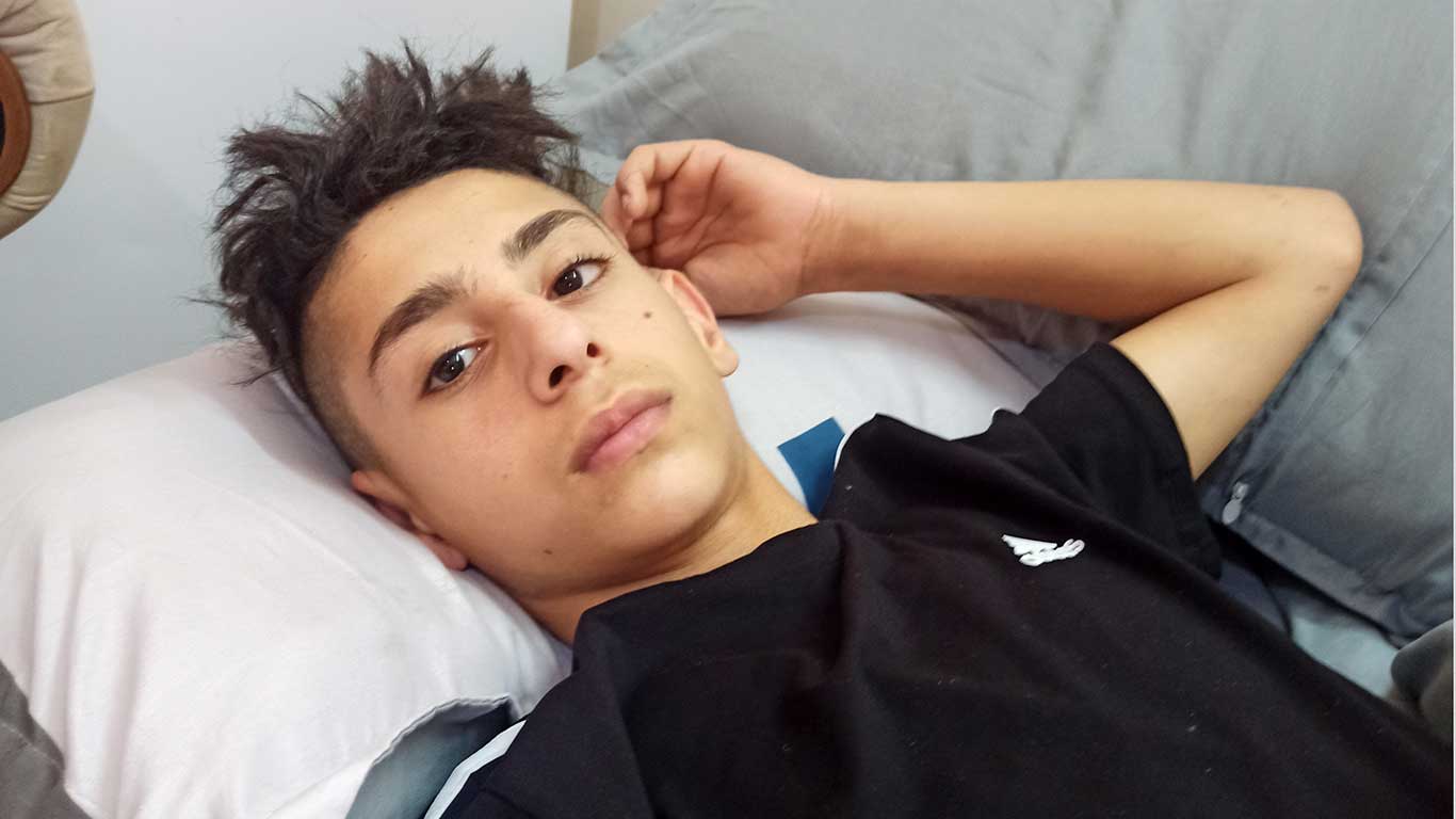 Tareq Zbeidi in the hospital. Photo by Abdulkarim Sadi, B’Tselem, 18 Aug. 2021