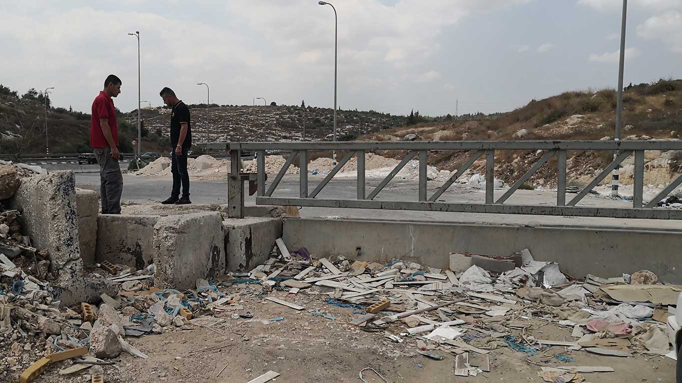 The locked gate the military installed at the exit of Route 443 towards Beit ‘Ur a-Tahta. Photo by Iyad Hadad, B’Tselem, 5 Sep. 2021