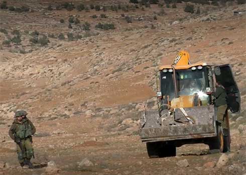Confiscation of the tractor near the community of She’b al-Batem. Photo by Itai Feitelson, 16 Dec. 2021 