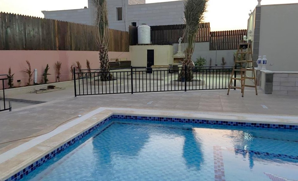 The swimming pool before the demolition. Photo courtesy of local residents
