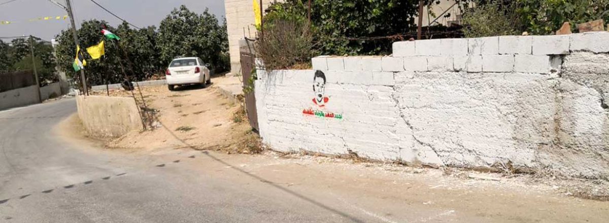 "جرافيتي" على جدار في الموقع الذي أصيب فيه محمد تميمي جرّاء رصاص الجنود. تصوير إياد حدّاد، بتسيلم، 25.7.21