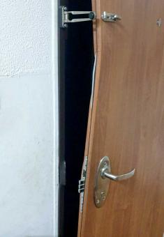 One of the doors the officers broke down in the building. Photo by ‘Amer ‘Aruri, B’Tselem, 24 Nov. 2021 