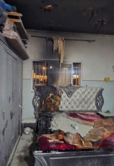 חדר שינה שהציתו המתנחלים בקהילה. התמונה באדיבות תושבים