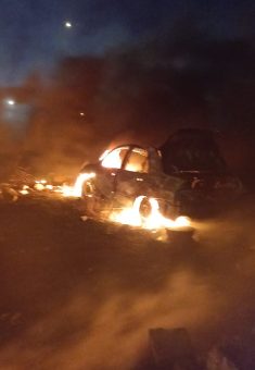 רכב  שהציתו המתנחלים בקהילה. התמונה באדיבות תושבים