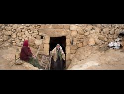 תושבים בח'ירבת אל-מרכז שבמסאפר יטא. צילום: אורן זיו, אקטיבסטילס, 30.1.13