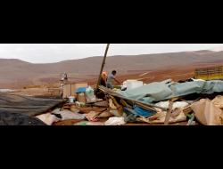 Khirbet Humsah residents amidst the ruins of their community. 4 November 2020. Photo by Sarit Michaeli, B'Tslem.