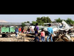 Demolition of structure in Fasayil a-Tahta. Photo by 'Aref Daraghmeh, B'Tselem, 25 Nov. 2020