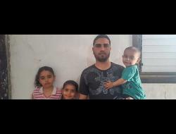 Ibrahim al-Akhras with his son Yamen and his two daughters. Photo courtesy of the family