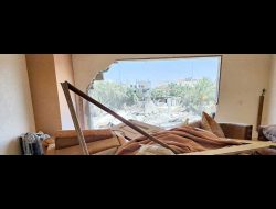 דירתו של אחמד א-דיראווי בדיר אל-בלח לאחר ההפצצה. צילום: ח'אלד אל-עזאייזה, בצלם 