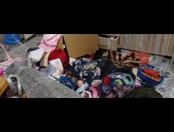 המטבח באחת הדירות לאחר הכניסה האלימה. צילום: מנאל אל-ג'עברי, בצלם