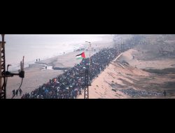Displaced Palestinians returning to Northern Gaza. Photo by Yousef Zaanoun, Activestills, 27 Jan. 2025