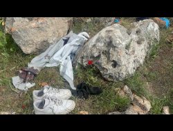 ‘Amer Rabi’’s cut-up and blood-stained clothes, alongside medical gloves left at the scene. Photo: ‘Ayed Ghafri 