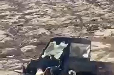 מתנחל בטרקטורון ליד דיר צאן בקהילה. מתוך תיעוד וידיאו באדיבות התושבים, 31.10.25