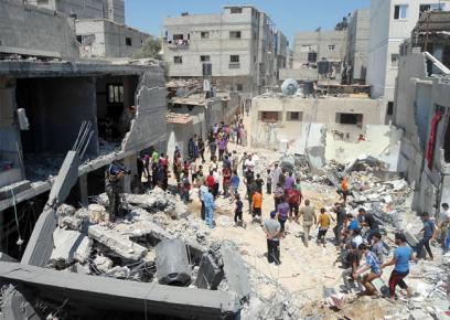 בית משפחת אל-חאג' שהופצץ במחנה הפליטים ח'אן יונס ב-10.7.14. בהפצצה נהרגו שמונה מבני המשפחה. צילום: מוחמד סעיד, בצלם, 10.7.14.