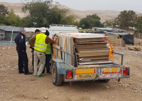 ההחרמה בקהילת בית הספר של ח'אן אל-אחמר הבוקר. צילום: עמית גילוץ, בצלם.