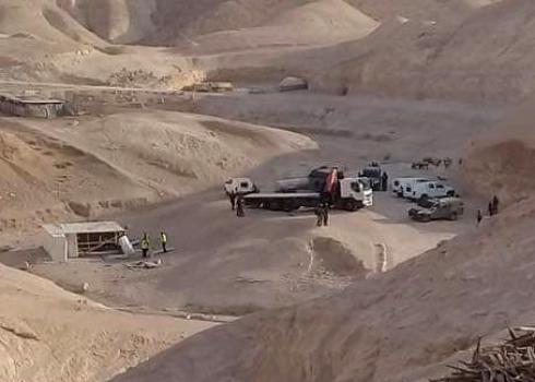 משאית המנהל בקהילת ואדי אל-קטיף. צילום: עאמר עארורי, 25.10.18