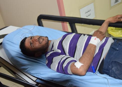 مهيب دراغمة في سيارة الإسعاف. الصورة بتفضل من العائلة