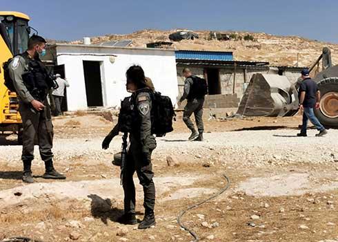 הריסת מבנים בח'ירבת ג'ינבה. צילום: נסר נוואג'עה, בצלם, 2.9.20