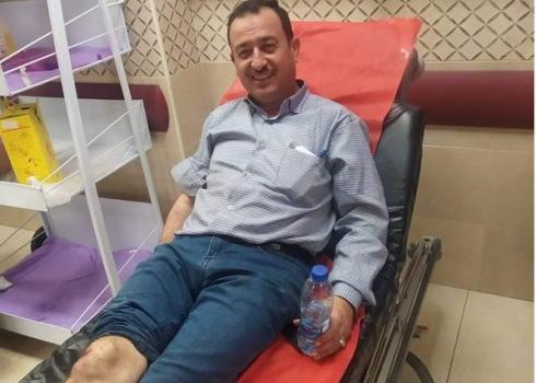 מוראד א-נג'אר, לאחר שמתנחלים תקפו אותו במהלך מדידות שביצע בחווארה. צילום: משפחת א-נג'אר