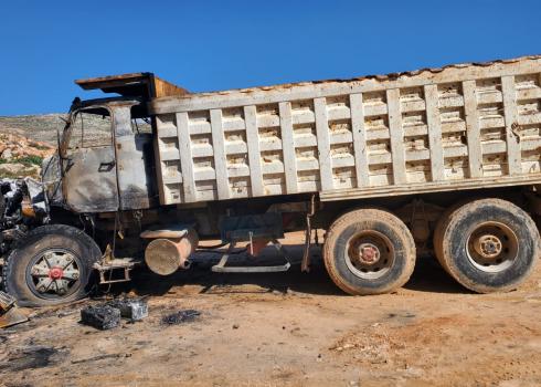 A truck burned by settler in Kafr Malek, 18 February 2021. Photo by: Iyad Hadad, B'Tselem