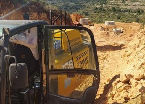 آلية هندسية تجرّف أرض نعمان سمحان، راس كركر، 17.3.21. الصورة قدمها الشاهد مشكورا