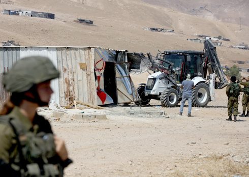 عمليّة هدم الكُشك في بدو المعرّجات. تصوير عارف دراغمة، بتسيلم، 24.6.21 