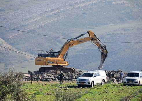 Home demolition in al-'Aqabah. Photo: 'Aref Daraghmeh, B’Tselem, January 30, 2022  