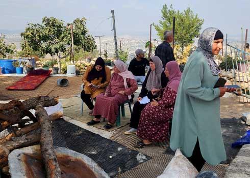 Residents of the a-Taybah neighborhood in Tarqumya who lost their homes. Photo: Nasser Nawaj’ah, B’Tselem, 14 Nov. 2022