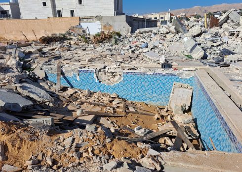 בריכת השחייה וגדר בית המגורים בכפר עין א-דיוכ א-תחתא שנהרסו על ידי כוחות המנהל האזרחי. צילום: עארף דר'ארמה, בצלם, 29.2.24