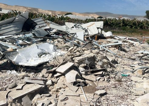 חורבות המסעדה בכפר אל-עוג'א. צילום: עארף דראר'מה, בצלם, 13.3.24