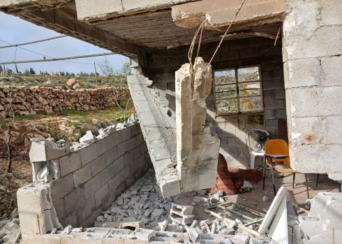 الضرر الذي ألحقه المستوطنون بالمبنى الزراعي. الصورة قدمها صاحب الأرض مشكورًا.  