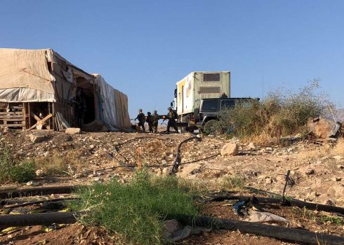 Confiscation of the caravan in Bardala. Photo: ‘Aref Daraghmeh, B’Tselem, 13 Nov. 2024