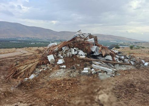 ركام المبنى. تصوير: عارف دراغمة، بتسيلم