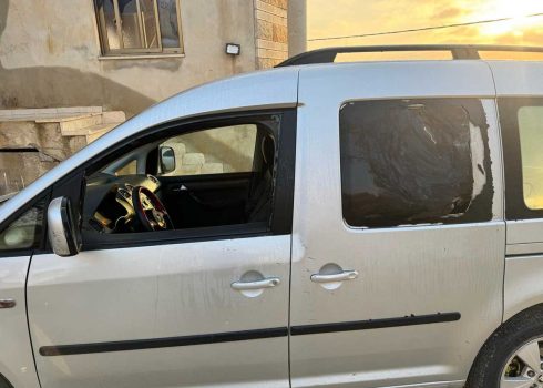 سيارة ومنزل تعرضا لهجوم المستوطنين في قرية جوريش، 17.2.25. تصوير: سلمى الدبعي، بتسيلم