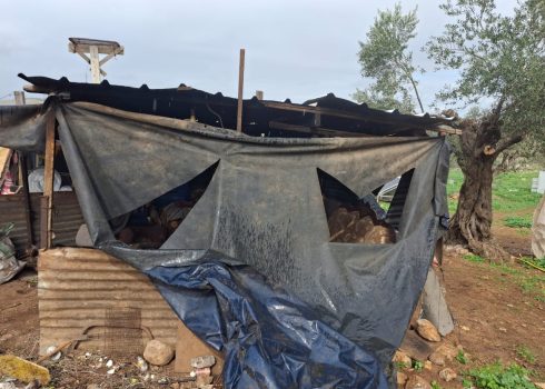 الخيمتان اللتان أتلفهما الجنود في التجمّع في 21.2.25. صور قدمها السكّان مشكورين