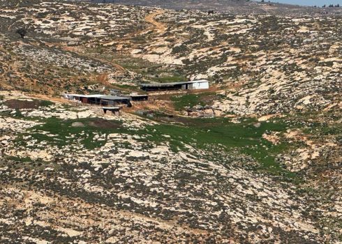 تخشيبات التجمع بعد التهجير. تصوير: محمد رمانة، بتسيلم 