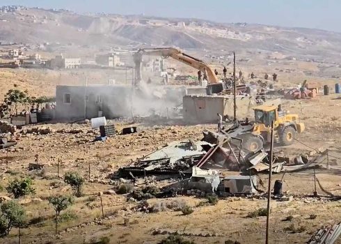 הריסת המבנים בא-זוויידין. צילום: נסר נוואג'עה, בצלם