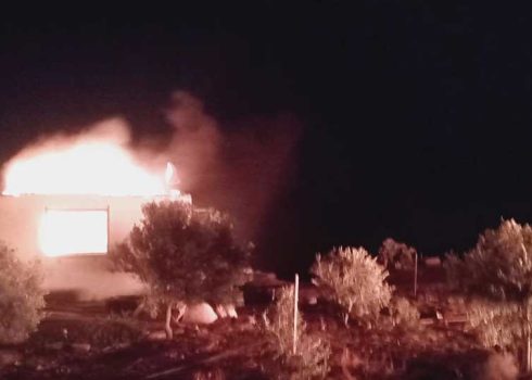 בית שהציתו המתנחלים לאחר עזיבת המשפחה. התמונה באדיבות תושבים, 24.7.25