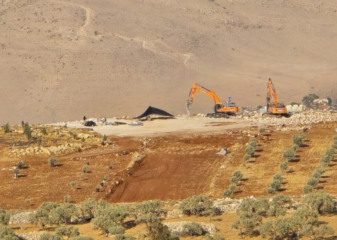 העבודות להקמת המאחז "חוות גיבורי דוד", מצפון-מזרח לכפר דומא. צילום: סלמא א-דיבעי, בצלם