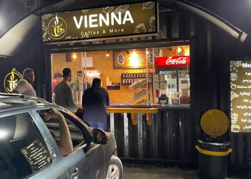 דוכן הקפה. תמונה מגוגל מפות, שימוש לפי סעיף 27א' 