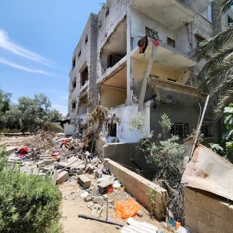 Ahmad a-Dirawi’s residential building after the bombing. Photo by Khaled al-‘Azayzeh, B’Tselem  