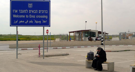 Woman waiting at Erez Crossing at Gaza-Israel border, Oren Rosenfeld, 19 March 2009 