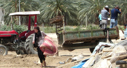 Id’eis resident trying to salvage belongings from ruins. Photo: ‘Atef Abu a-Rub, B’Tselem, 21 May 2014 Id’eis resident trying to salvage belongings from ruins. Photo: ‘Atef Abu a-Rub, B’Tselem, 21 May 2014