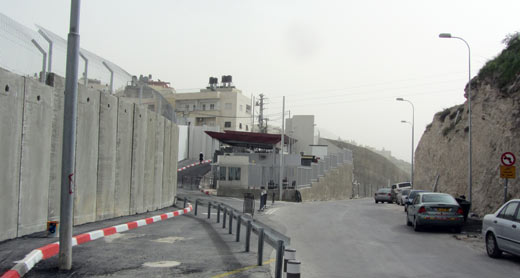 A-Sheikh Sa’ed checkpoint. Photo: 'Amer 'Aruri, B'Tselem, 11 Feb. 2015