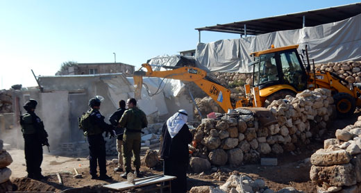 هدم منازل في خربة جنبة. تصوير: نصر نواجعة، 2/2/2016. هدم منازل في خربة جنبة. تصوير: نصر نواجعة، 2/2/2016.