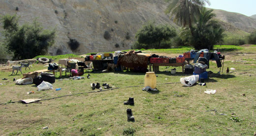 תכולת בית של משפחה שהרסו הכוחות בוואדי קלט. צילום: מוסעב עבאס, בצלם, 7.3.16