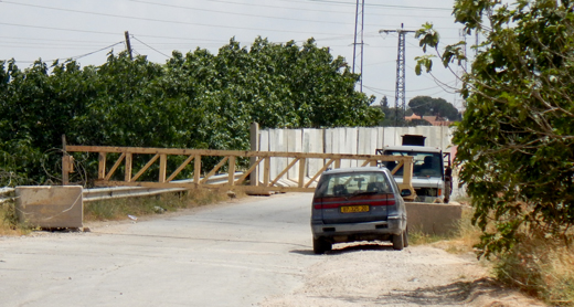 Gate installed by the military at the main entrance to Silwad. Photo by Iyad Hadad, B’Tselem, 23 May 2017 